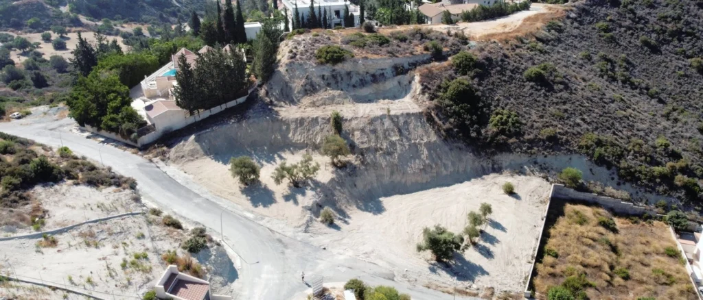 2,700m² Plot for Sale in Agios Tychonas, Limassol District