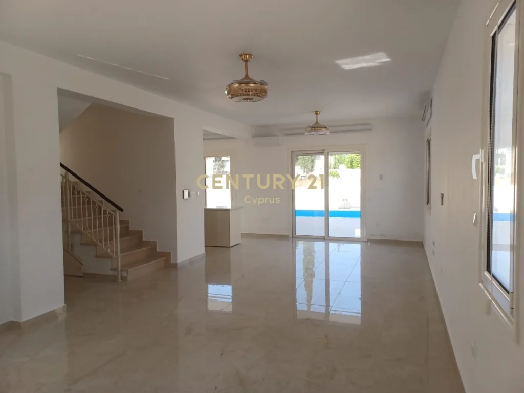 5 Bedroom House for Sale in Palodeia, Limassol District