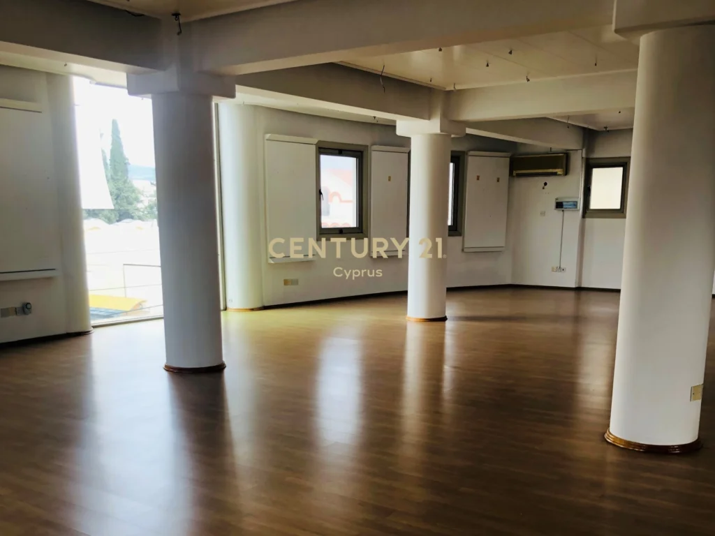 1000m² Building for Sale in Limassol District