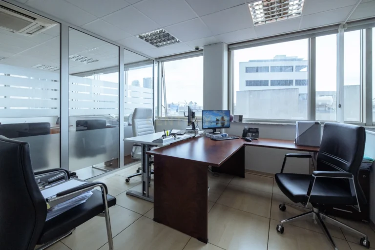 Офис 800 м² в аренду в районе Лимассола