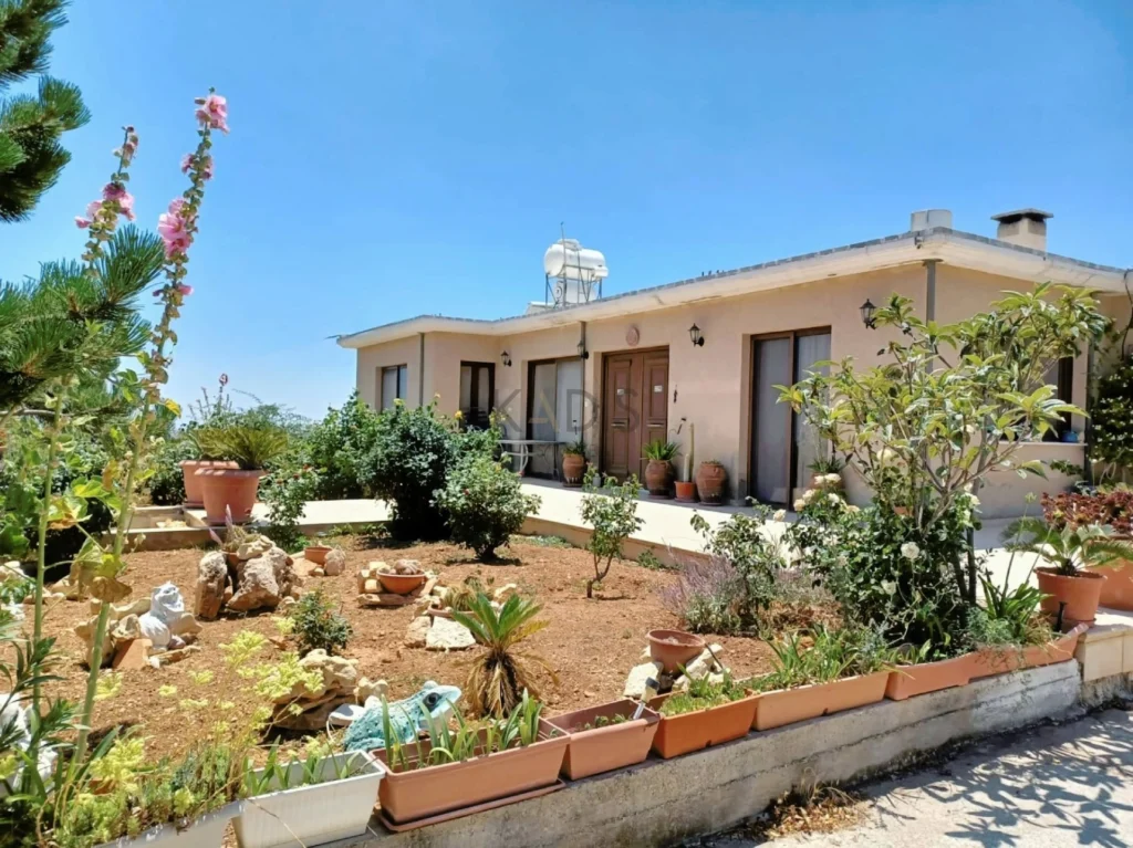 3 Bedroom House for Sale in Agios Therapon, Limassol District