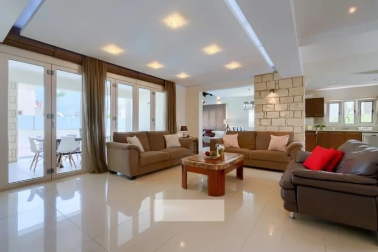 6+ Bedroom House for Sale in Paphos – Universal