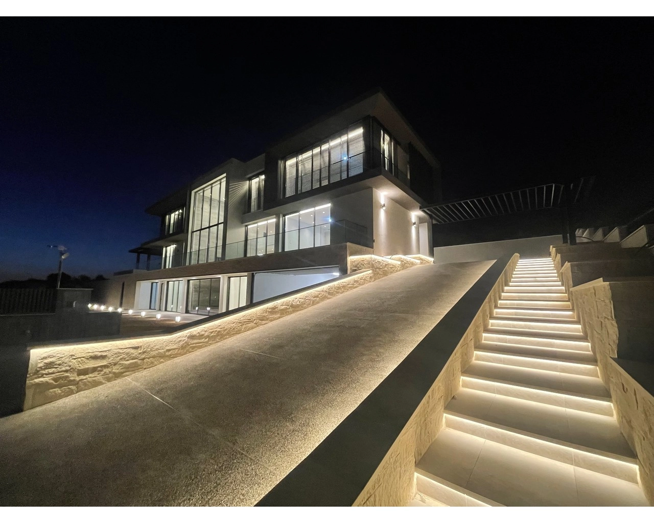 6+ Bedroom House for Sale in Mouttagiaka, Limassol District