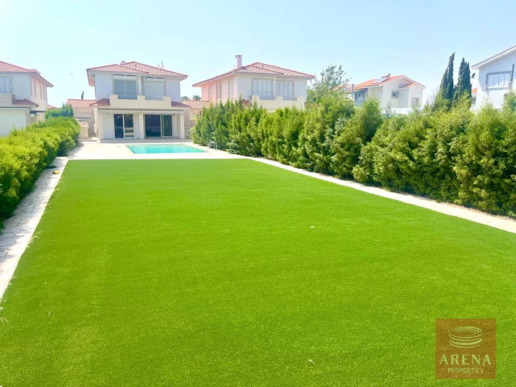 5 Bedroom House for Sale in Pervolia Larnacas