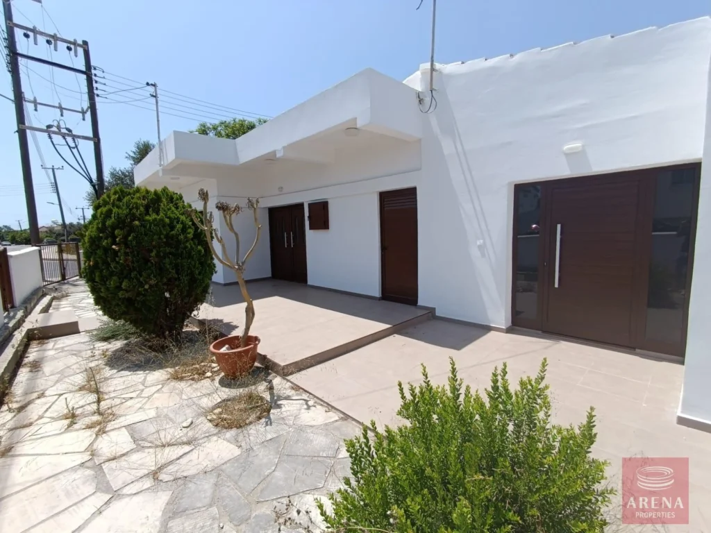 4 Bedroom House for Sale in Pervolia Larnacas