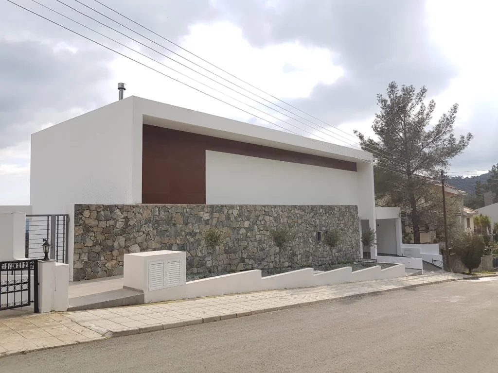 382m² Building for Sale in Moniatis, Limassol District