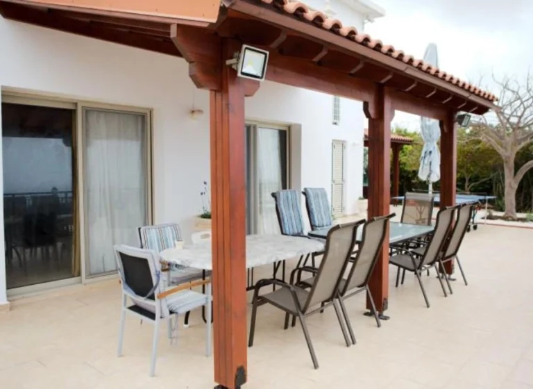 5 Bedroom House for Sale in Kissonerga, Paphos District