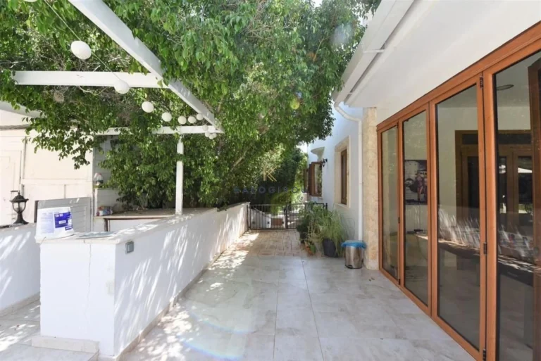 6+ Bedroom House for Sale in Oroklini, Larnaca District