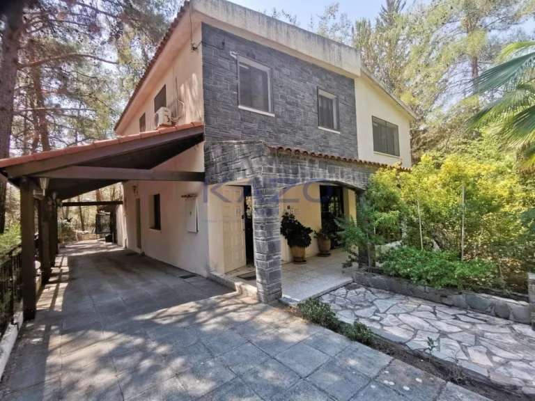 4 Bedroom House for Sale in Moniatis, Limassol District