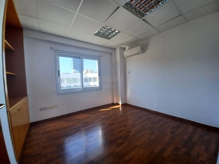 120m² Office for Rent in Limassol District
