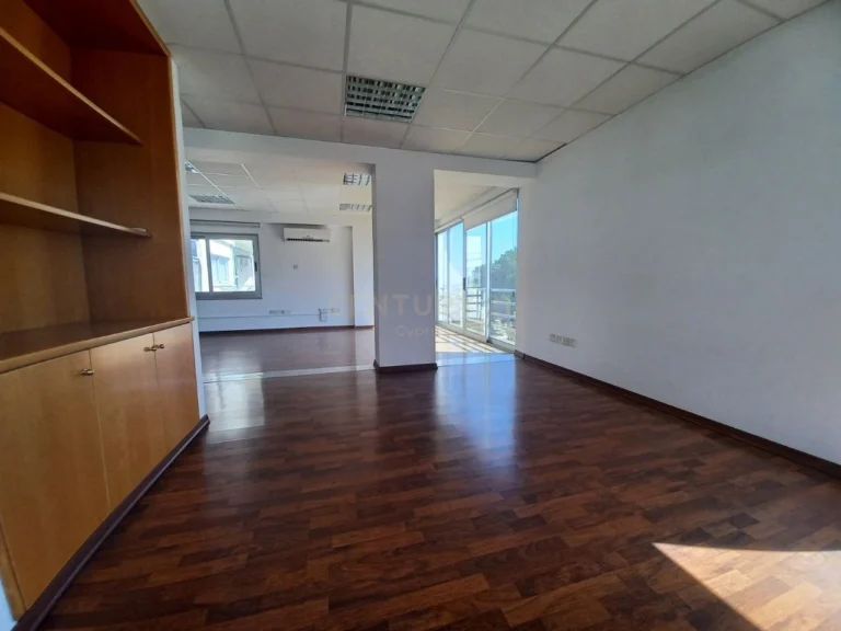 120m² Office for Rent in Limassol District