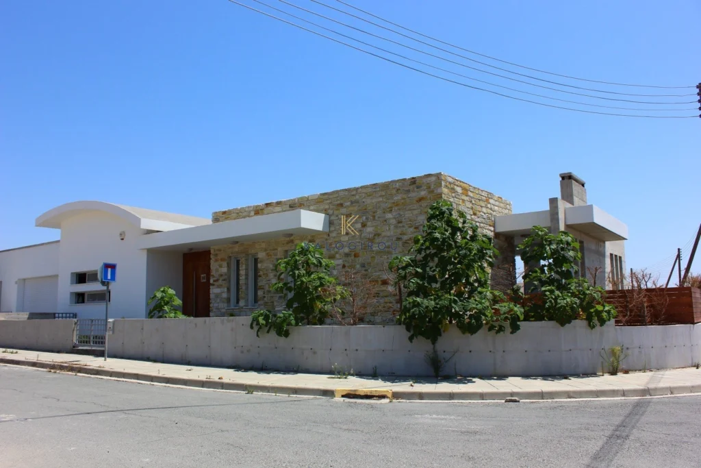 3 Bedroom House for Sale in Oroklini, Larnaca District