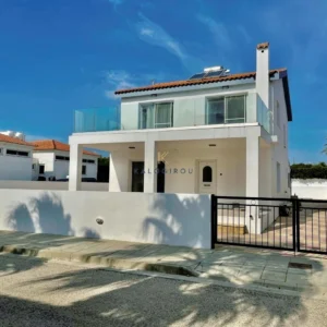 3 Bedroom House for Sale in Pervolia Larnacas