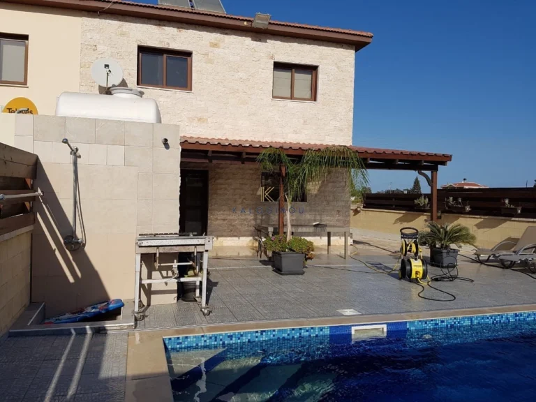 Cheap Houses and Villas for Sale Larnaca up to 400000 euro