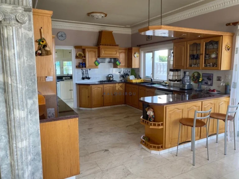 5 Bedroom House for Rent in Oroklini, Larnaca District