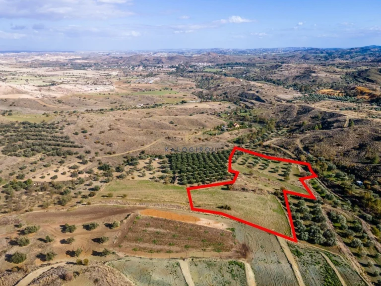 17,692m² Plot for Sale in Pera, Nicosia District