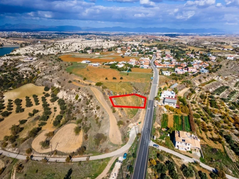 1,850m² Plot for Sale in Kampia, Nicosia District