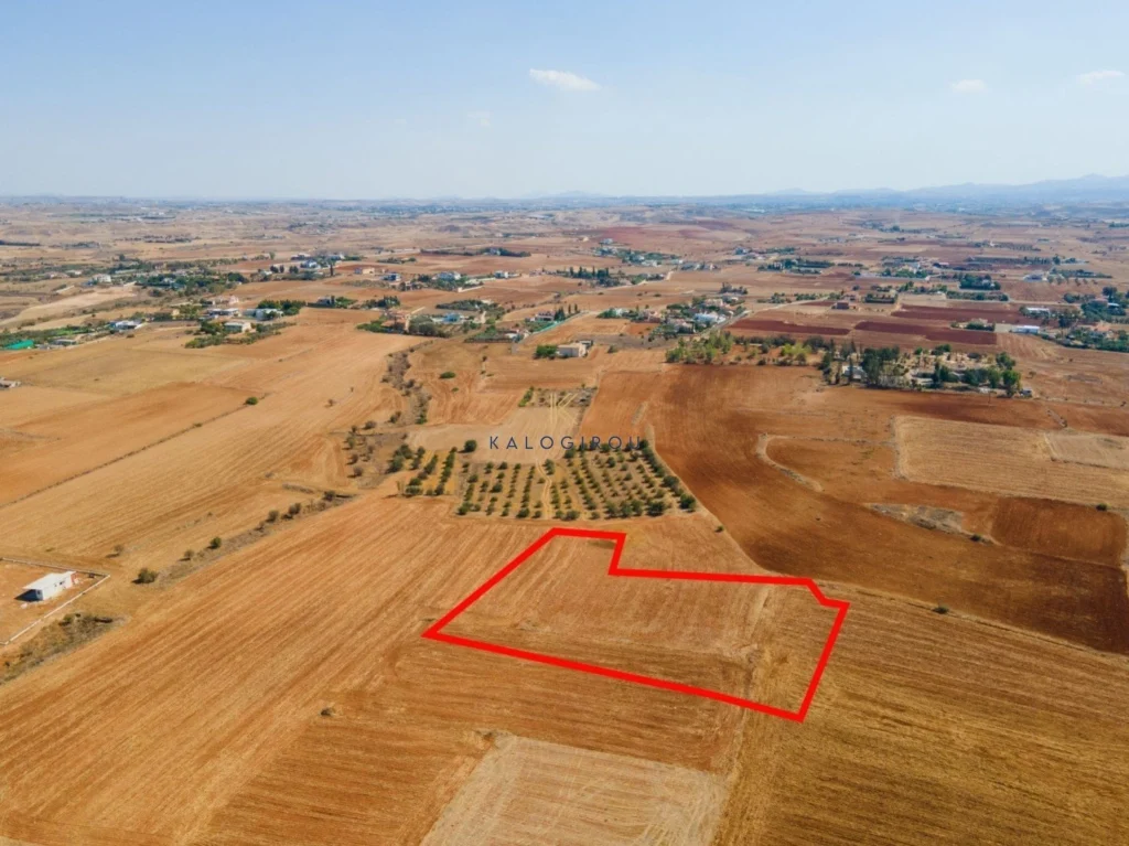 5,640m² Plot for Sale in Agioi Trimithias, Nicosia District