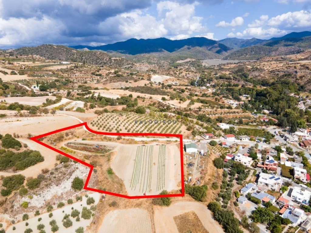 11,037m² Plot for Sale in Kannaviou, Paphos District