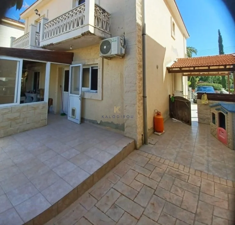 4 Bedroom House for Sale in Aradippou, Larnaca District