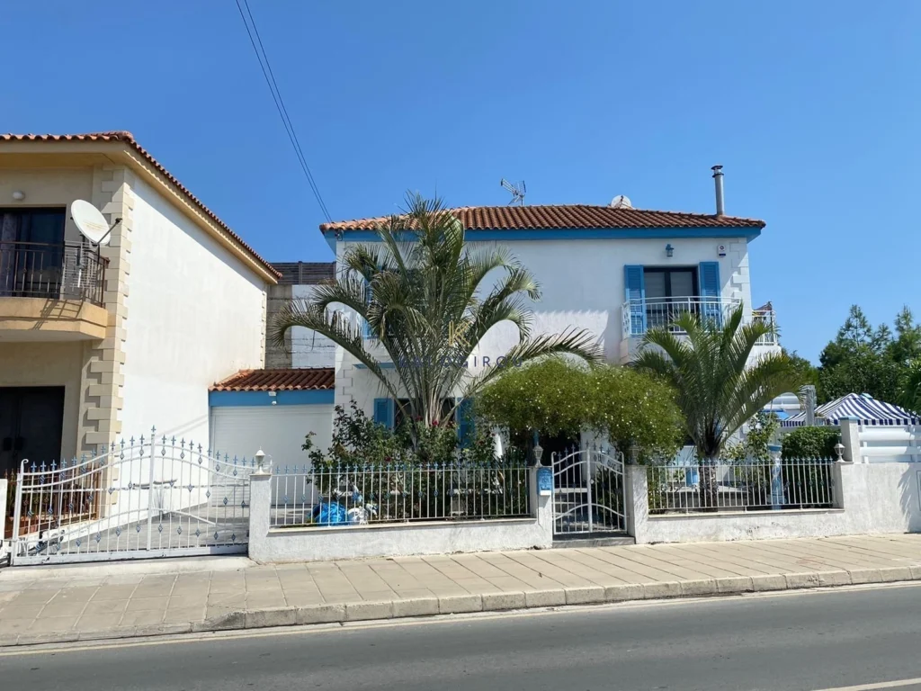 4 Bedroom House for Sale in Livadia Larnakas, Larnaca District