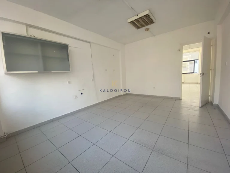 250m² Office for Rent in Faneromeni, Larnaca District