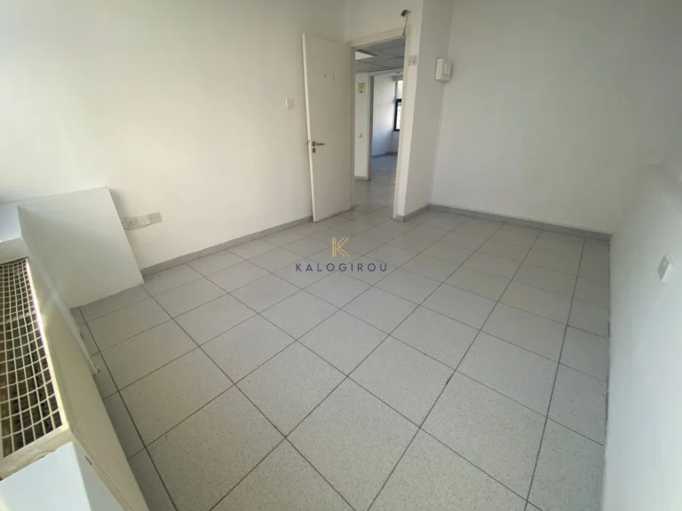 250m² Office for Rent in Faneromeni, Larnaca District