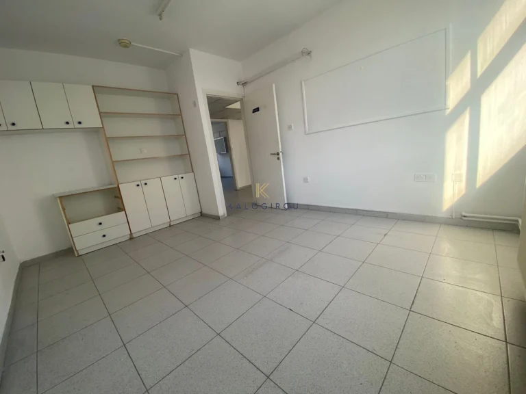 250m² Office for Rent in Faneromeni, Larnaca District