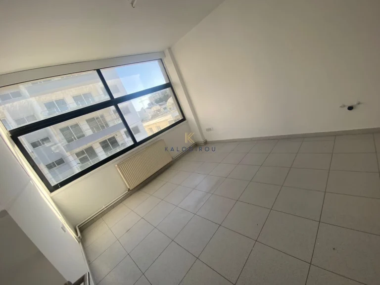 250m² Office for Rent in Faneromeni, Larnaca District