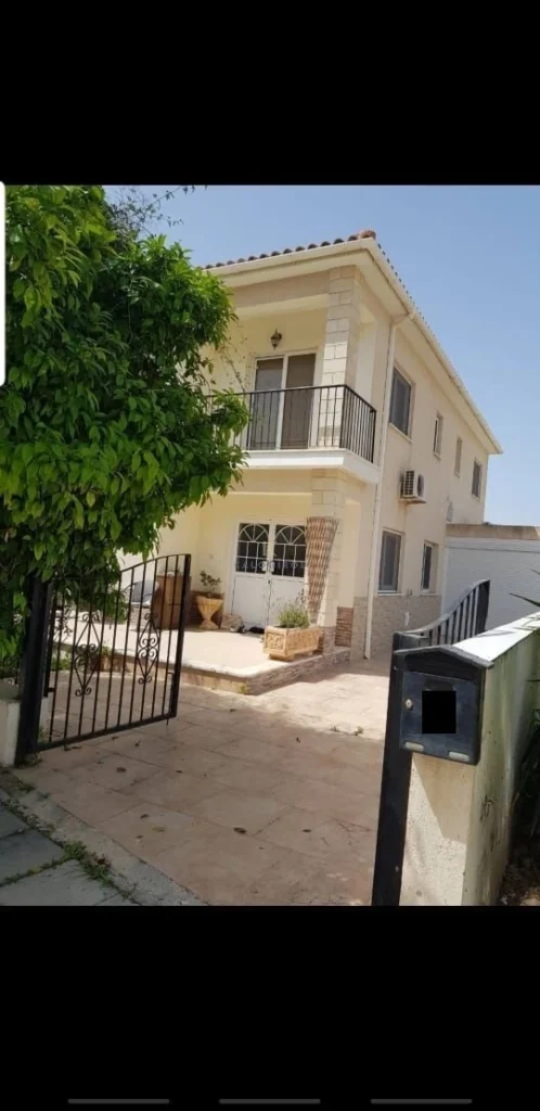 4 Bedroom House for Sale in Oroklini, Larnaca District