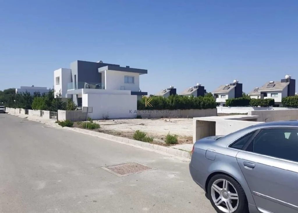 380m² Plot for Sale in Pervolia Larnacas