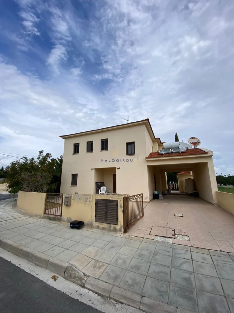 Cheap Houses and Villas for Sale Larnaca up to 600000 euro