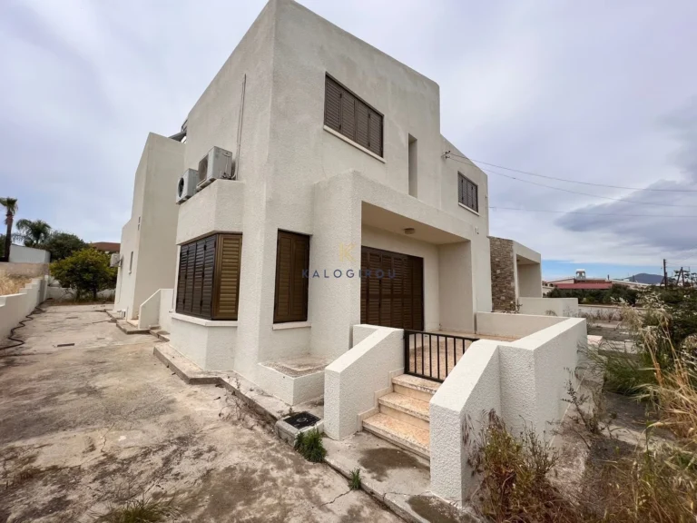 5 Bedroom House for Sale in Mazotos, Larnaca District