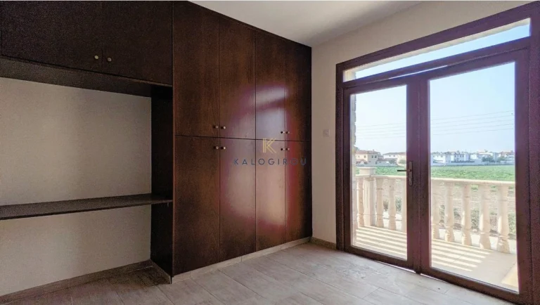 3 Bedroom House for Sale in Pervolia Larnacas
