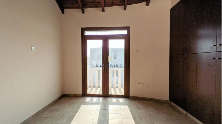 3 Bedroom House for Sale in Pervolia Larnacas