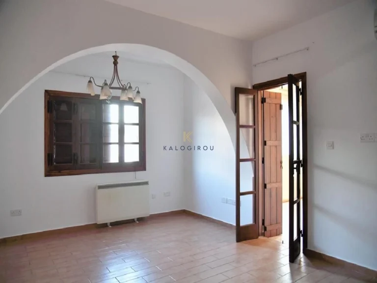 5 Bedroom House for Sale in Oroklini, Larnaca District