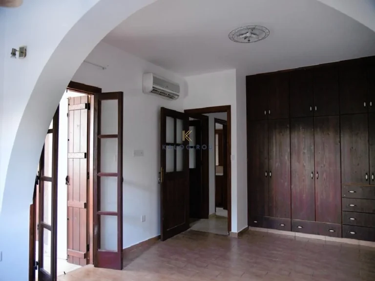 5 Bedroom House for Sale in Oroklini, Larnaca District