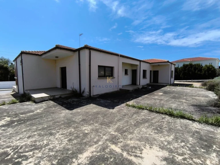 4 Bedroom House for Sale in Mazotos, Larnaca District