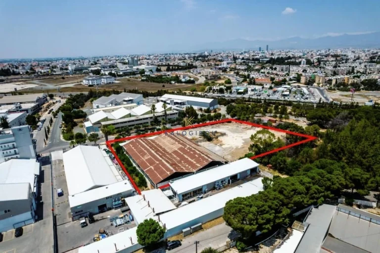 2052m² Commercial for Sale in Strovolos, Nicosia District