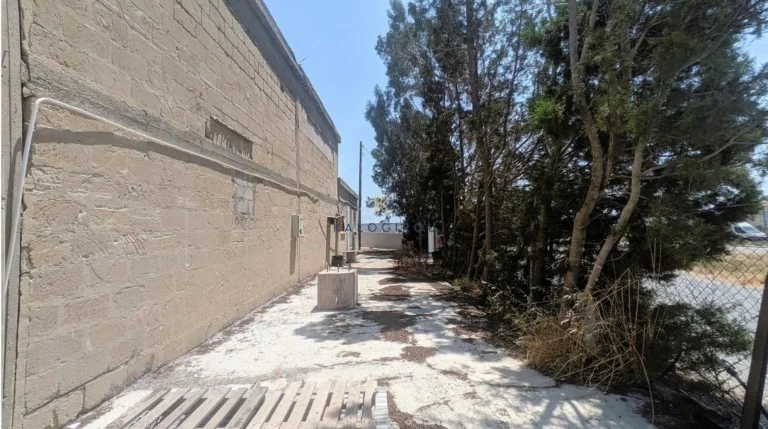 934m² Commercial for Sale in Aradippou, Larnaca District