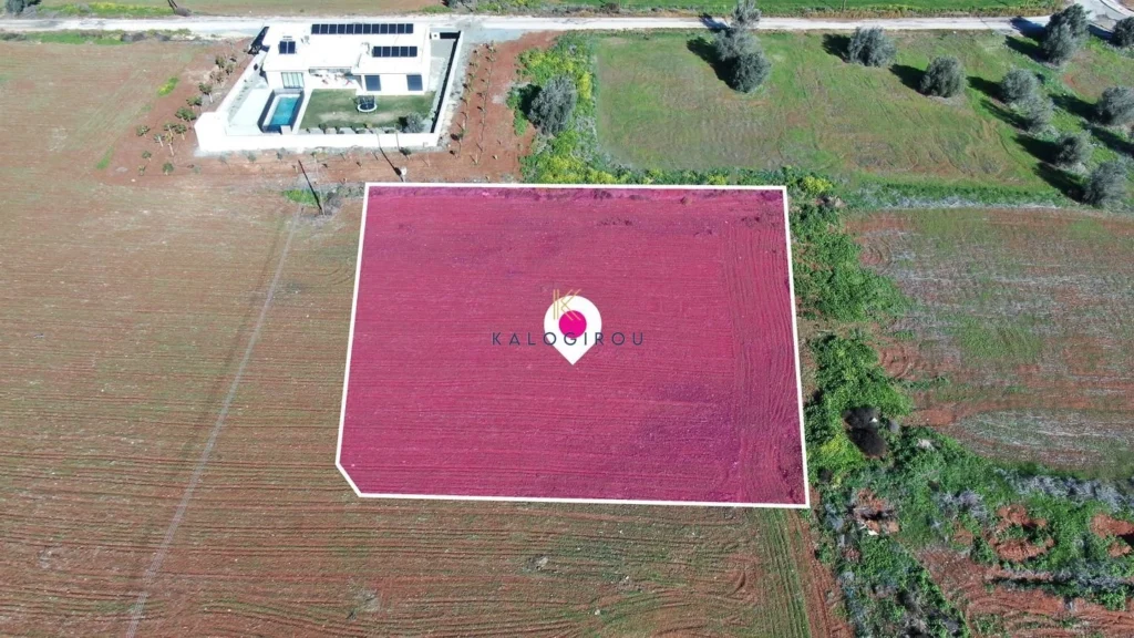 1,335m² Plot for Sale in Kokkinotrimithia, Nicosia District