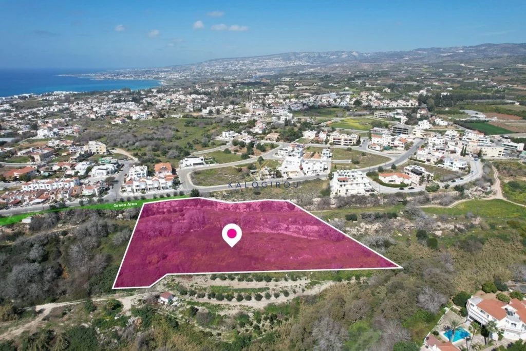 8,473m² Plot for Sale in Kissonerga, Paphos District