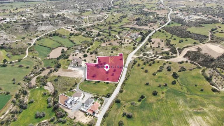 4,850m² Plot for Sale in Tochni, Larnaca District