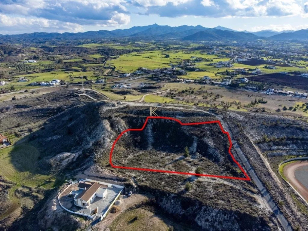 8,450m² Plot for Sale in Arediou, Nicosia District