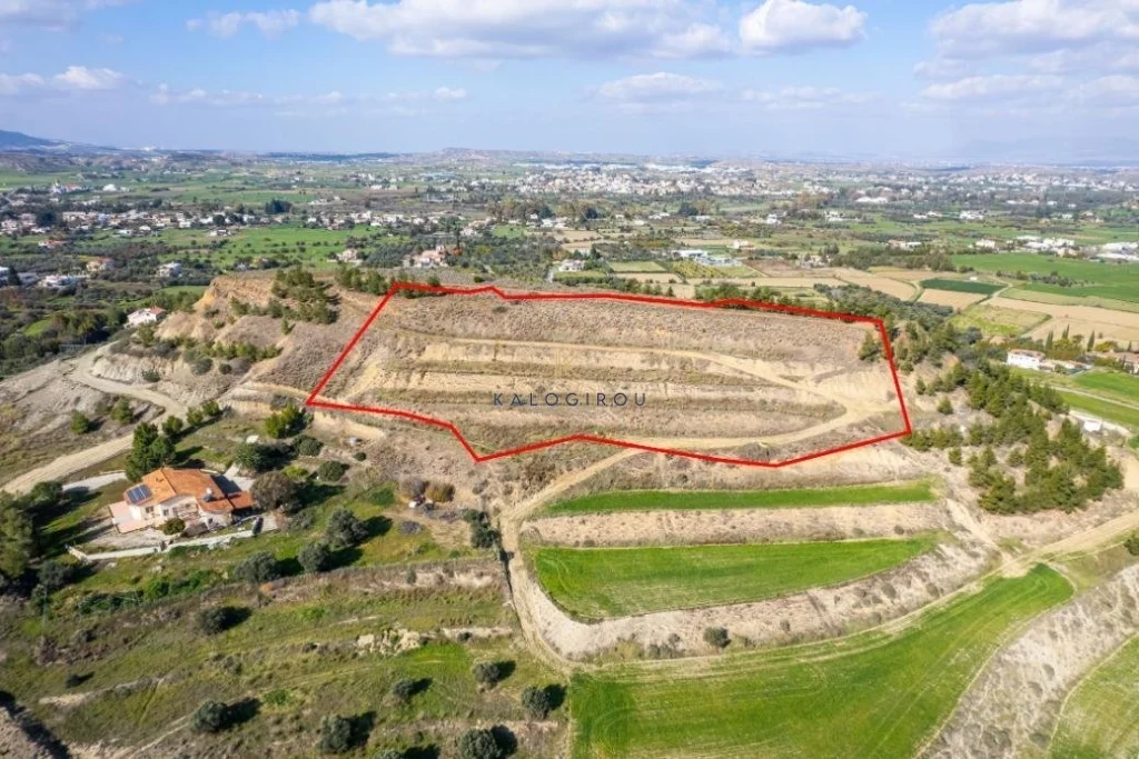 7,358m² Plot for Sale in Pera, Nicosia District