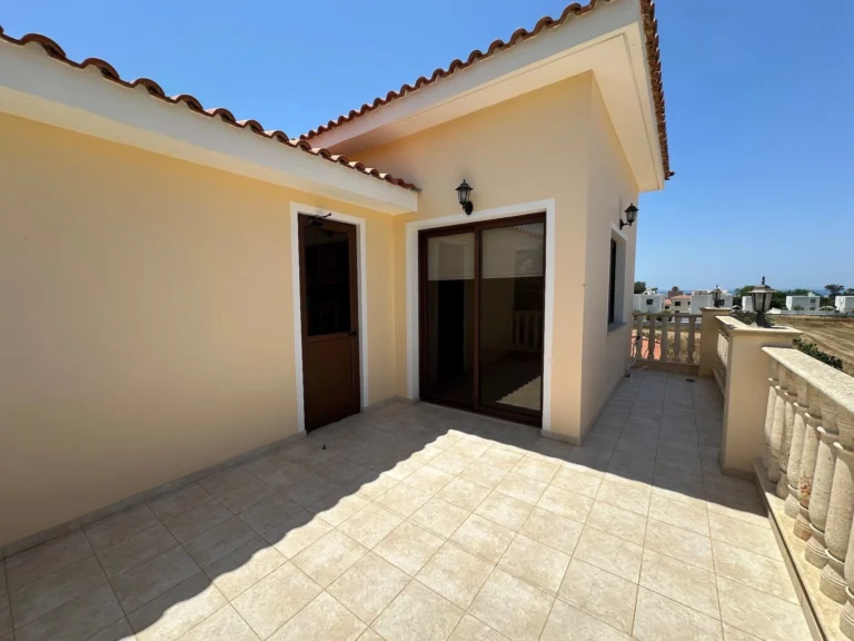 4 Bedroom House for Sale in Chlorakas, Paphos District