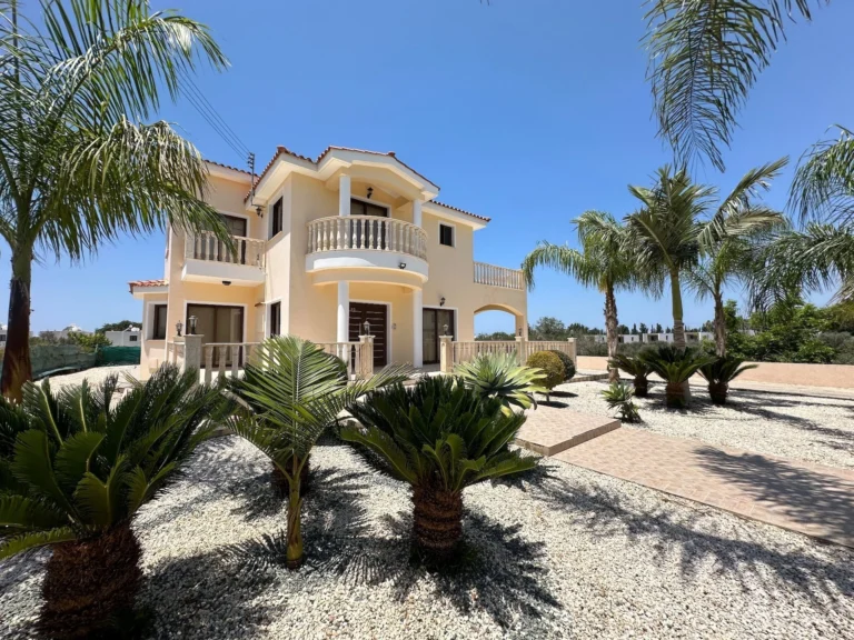 4 Bedroom House for Sale in Chlorakas, Paphos District