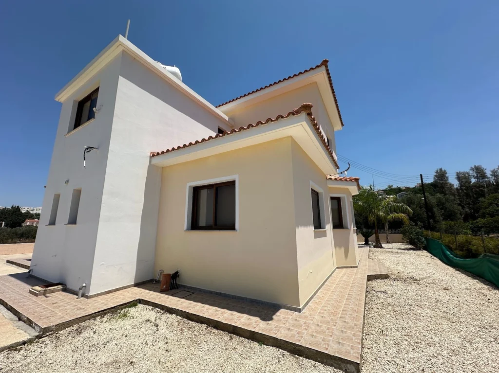 4 Bedroom House for Sale in Chlorakas, Paphos District