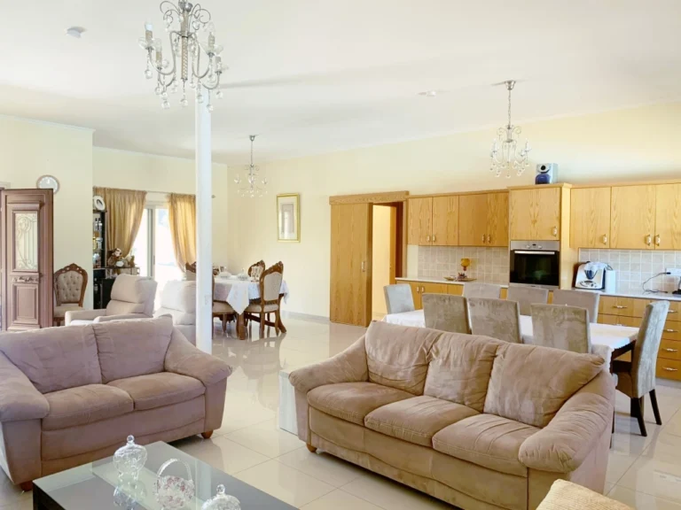 4 Bedroom House for Sale in Polemi, Paphos District