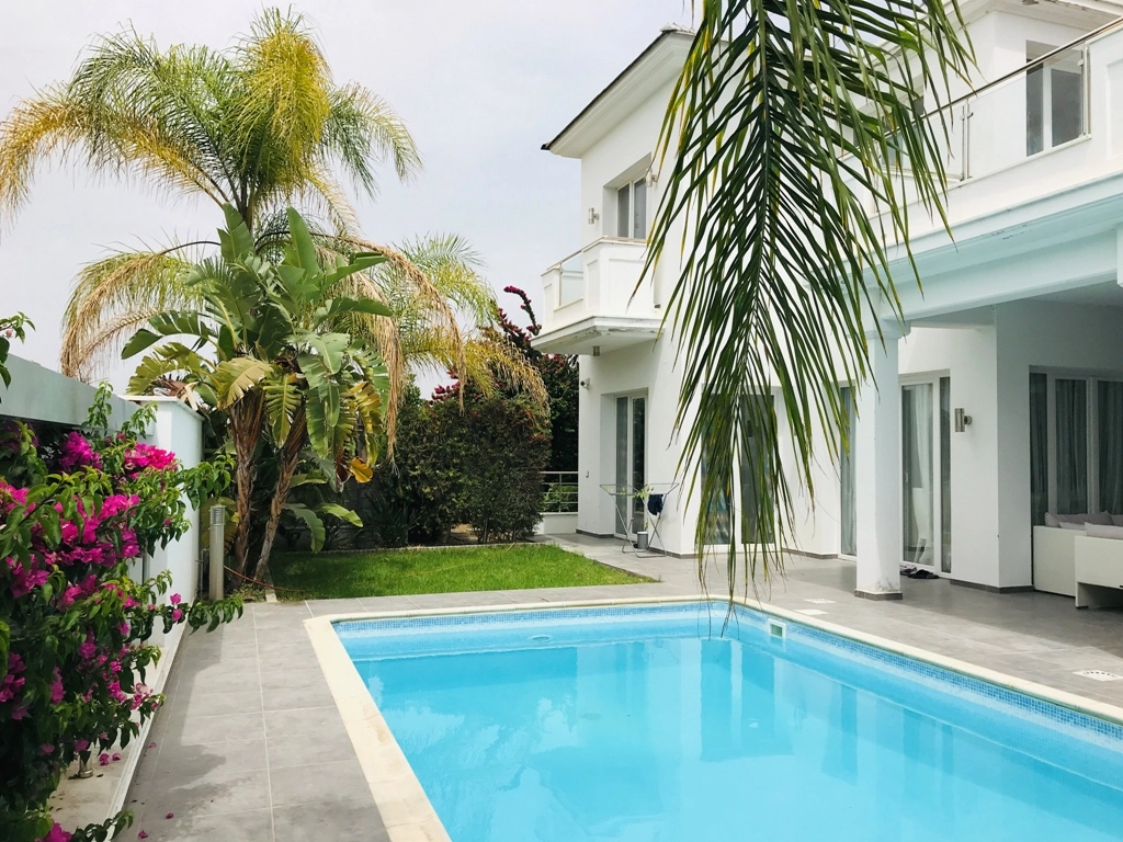 4 Bedroom House for Sale in Agios Tychonas, Limassol District